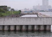 Gubernur Jakarta Tinjau Tanggul NCICD Ancol Barat, Progres Capai 95 Persen