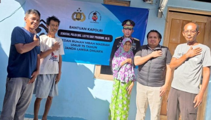 Kado Natal, Kapolri Bedah Rumah Janda Lansia Duafa di Serang