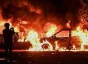 Dua Warung Makan di Depan TMP Kalibata Dibakar Massa Akibat Oknum Debt Collector Tarik Unit Motor Di Jalanan