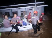 Debit Air Berangsur Menurun, Polda Banten Bantu Korban Banjir di Padarincang