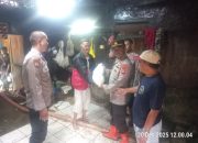 Kapolsek Muncang dan Personel Bantu Evakuasi Material Longsor Akibat Cuaca Ekstrem