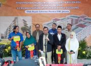 Pramono Serahkan Kunci Rusunawa untuk Warga Eks TPU Kebon Nanas