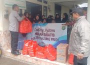 Polsek Tanjung Priok Bagikan 150 Nasi Kotak untuk Korban Banjir dalam Kegiatan Cooling System