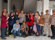 Kapolres Metro Jakarta Utara Salurkan 1.000 Paket Makanan untuk Pengungsi Banjir di Cilincing