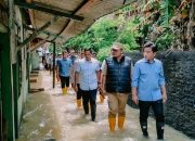 Didampingi Wabup dan Sekda, Wapres Gibran Tinjau Lokasi Banjir di Karawang
