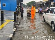 Jaga Jakarta: Polisi Laksanakan Protap Pagi, Bantu Gatur Lalin dan Urai Macet di Kamal Muara