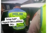 Mobil Minibus Lompat Parit Tabrak Rumah Warga, Diduga Bawa Rokok Ilegal