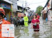 TNI, Polri, Kecamatan, Bersama Stakeholder Terkait, Bantu Proses Evakuasi Warga dan membagikan Nasi bungkus