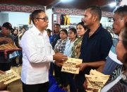 Bupati Taput Serahkan Santunan kepada Ahli Waris Korban Bencana Hidrometeorologi Tahun 2025