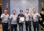 A‌ksi Heroik di Tol Japek KM 21, Kakorlantas Polri Beri Penghargaan Sopir Truk