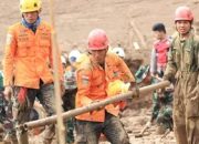 200 Prajurit Baret Ungu Turun Cari 19 Personel Marinir Tertimbun Longsor Cisarua