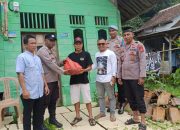Kapolsek Gunungkencana Salurkan Bantuan Sosial kepada Warga Terdampak Longsor