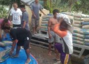 Warga Kampung Masigit Bangun Jalan Secara Swadaya, Ikwan Salurkan 200 Sak Semen