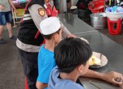 Polsek Metro Penjaringan Gelar Jum’at Peduli, Kapolsek: Wujud Kepedulian Polri Hadir di Tengah Masyarakat