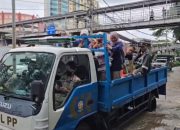 Truk Satpol PP Disulap Jadi Transportasi Dadakan Akibat Banjir