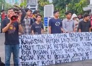 Jokowi Disambut Demo “Adili Perusak Negeri!”