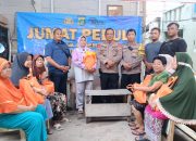 Dukung Jaga Jakarta, Polsek Pademangan Bagikan Sembako ke Warga