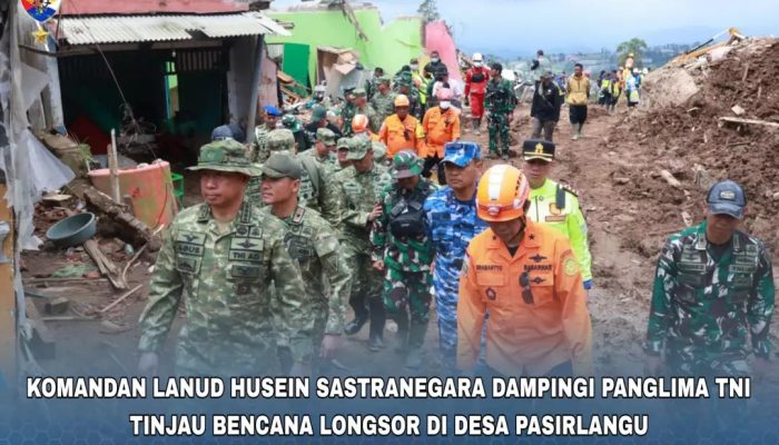 Komandan Lanud Husein Sastranegara Dampingi Panglima TNI Tinjau Bencana Longsor di Desa Pasirlangu
