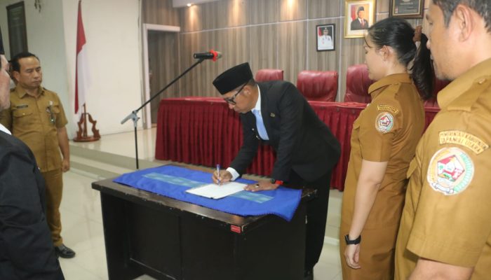 Bupati Taput Lantik Eselon III, Kadis PUPR Jadi Sekretaris PUPR