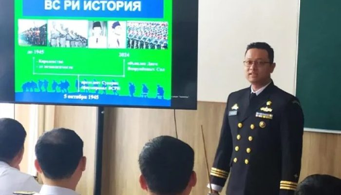 Perwira TNI AL Pukau Warga Rusia, Baca Puisi Pushkin Pakai Bahasa Lokal