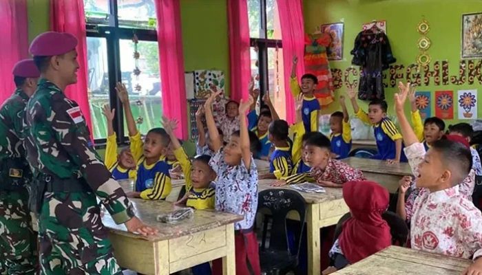 Metode Interaktif Marinir yang Bikin Siswa Perbatasan RI-Malaysia Paham Nasionalisme