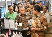 Mendag dan Menhub Tinjau Produk UMKM di Stasiun Gambir