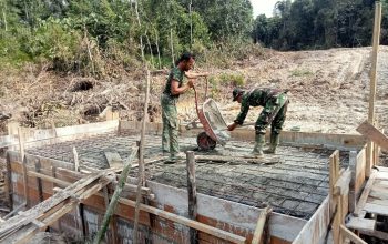 Prajurit Satgas TMMD Kodim 0116 Nagan Raya dan Warga Bergandeng Tangan Bangun Desa