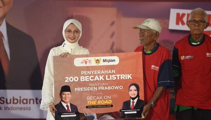 Dukung Kediri City Tourism, Walikota Serahkan 200 Becak Listrik Bantuan Presiden Prabowo Subianto