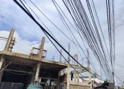 Kabel Semrawut di Pintu Masjid At-Taqwa Meruya Selatsn, Ancaman Nyata Keselamatan Jamaah Diabaikan