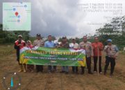 Polsek Rangkasbitung Polres Lebak  dan Pemerintah Desa Sukamanah Tanam Jagung Hibrida Kuartal I 
