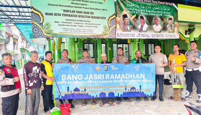 Polsek Pademangan Gelar Aksi Bersih Tempat Ibadah Lewat Program Bang Jasri