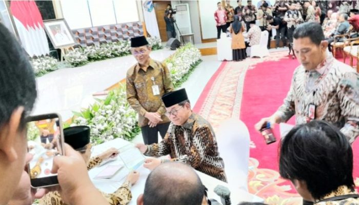 Diikuti 61.045 ASN Muslim Pemprov DKI, Pramono dan Rano Tunaikan Zakat Lewat Bazis DKI Jakarta