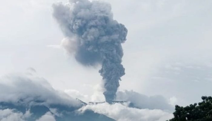 Gunung Marapi Erupsi Pagi Ini: Kolom Abu Membubung 1.600 Meter