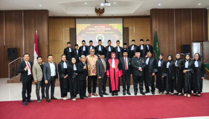 19 ADVOKAT DePA-RI YANG DIAMBIL SUMPAH PENGADILAN TINGGI JAWA TENGAH BERTEKAD MENJAGA INTEGRITAS