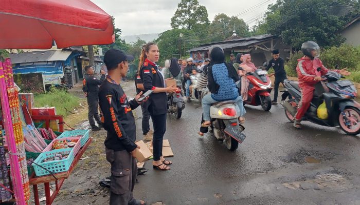 BPPKB DPAC Macan Pongkor Bagikan 1.000 Takjil di Nanggung Bogor, Ketua Mantung: Bentuk Kepedulian di Bulan Ramadan