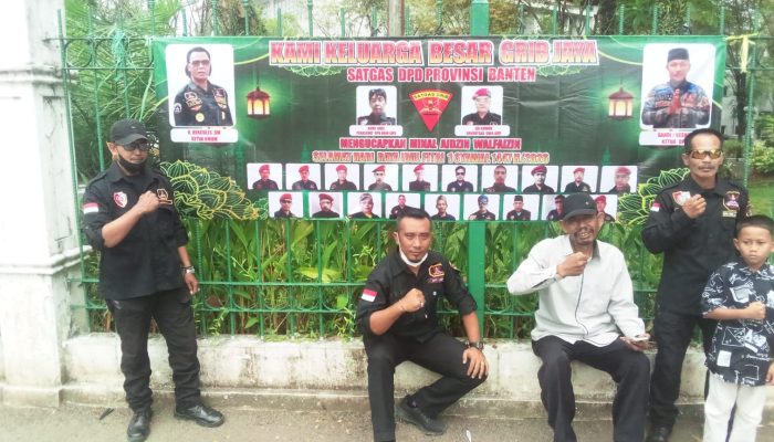 ‎Perkuat Silaturahmi, Satgas DPD GRIB Jaya Banten Pasang Spanduk Idul Fitri di Jantung Kota Rangkasbitung