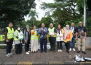 Pemkot Jakarta Barat Uji Coba Bakteri Ecotru untuk Jernihkan Air Saluran PHB di Kawasan CNI