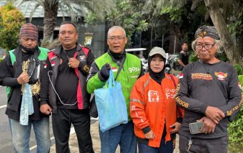 Polda Metro Jaya Gelar Jumat Peduli, Bagikan Sembako kepada Masyarakat