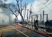Kebakaran Lapak Kayu di Jalan Kamal Raya, Tegal Alur Jakbar