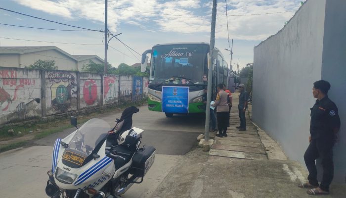 ‎Polsek Metro Penjaringan Kawal Keberangkatan 1.350 Warga Menuju Pasar Murah 2026 di Monas