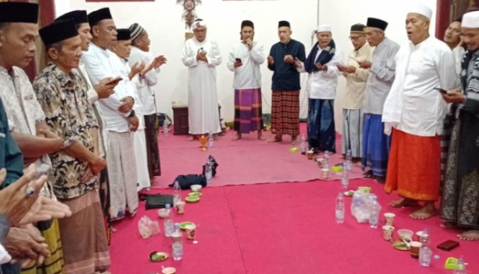 ‎Peringati Haul Sohibul Rotib, Majlis El-Fatih Cipanas Gelar Buka Bersama dan Doa Bersama