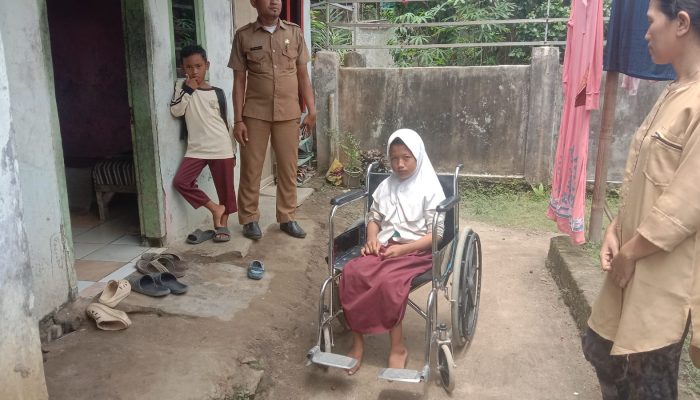 ‎Semangat Pantang Menyerah Ririn, Siswi Disabilitas di Serang yang Tekun Mengejar Cita-cita