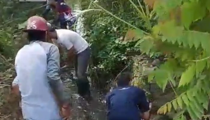Abaikan Keluhan Warga 10 Tahun, Warga Puri Serang Hijau Swadaya Normalisasi Sungai Tanpa Bantuan DLH Kota Serang