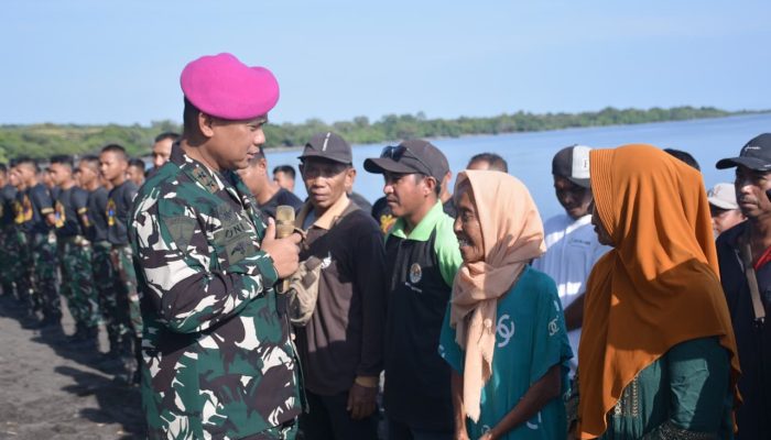 Akhiri Rangkaian Latihan Pasmar 2, Semarak Bhakti TNI AL di Pantai Merak Situbondo