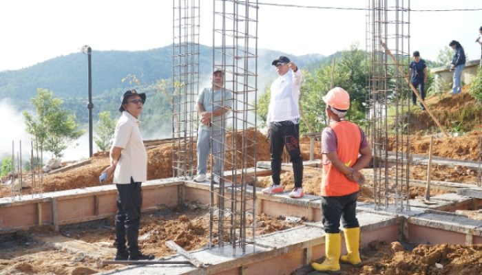 ‎Tinjau Progres Menara Pandang Siatasbarita, Bupati Taput Tekankan Disiplin ASN dan Efisiensi Aset