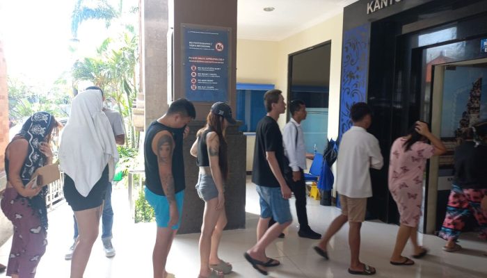 Polresta Denpasar serahkan 26 WNA Filipina dan Kenya korban penyekapan ke Imigrasi