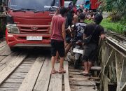 Jembatan Simpang Batu Amblas, Truk Koral Terperosok Picu Kemacetan Panjang di Bengkulu Utara