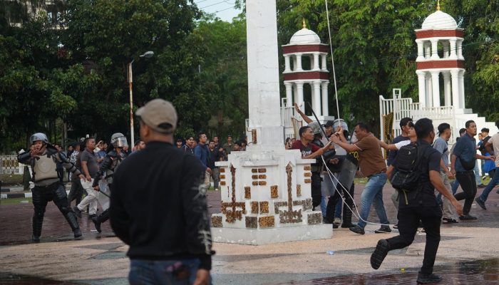 Ricuh di Kantor Gubernur Aceh, Saat Demo Mahasiswa