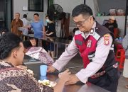 Jum’at Peduli Polsek Metro Penjaringan, 500 Paket Makanan Dibagikan untuk Warga dan Pekerja Lapangan