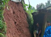 ‎Dua Bulan Pasca-Longsor, Warga Desa Kanekes Tagih Janji Penanganan Pemkab Lebak